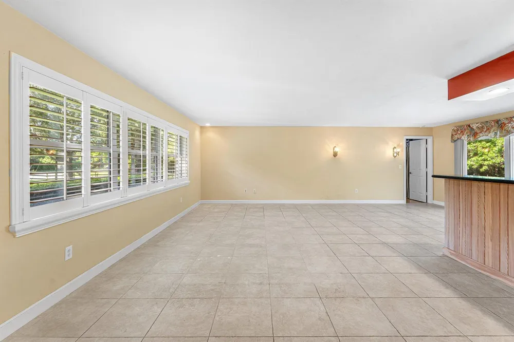 8645 Square Lake Drive Palm Beach Gardens, FL 33418