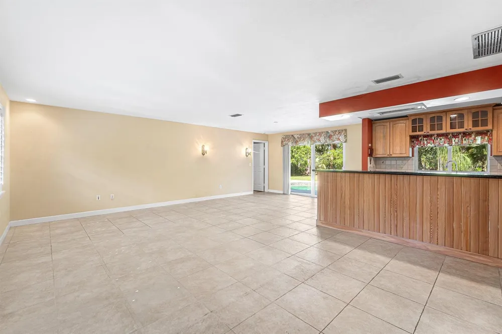 8645 Square Lake Drive Palm Beach Gardens, FL 33418