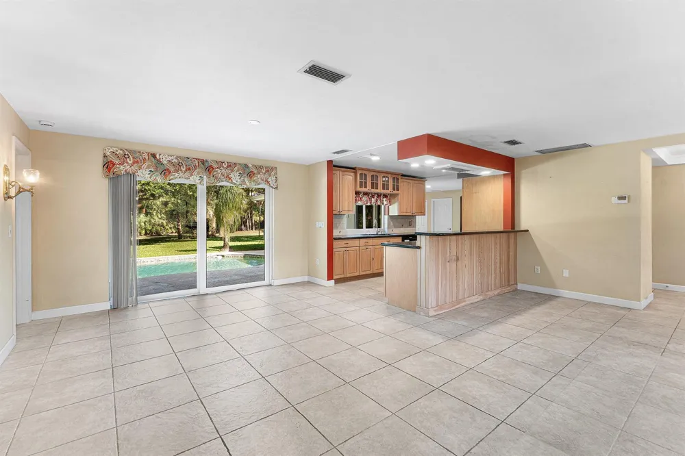 8645 Square Lake Drive Palm Beach Gardens, FL 33418