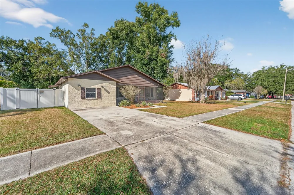 632 SWISS DRIVE Lakeland, FL 33810