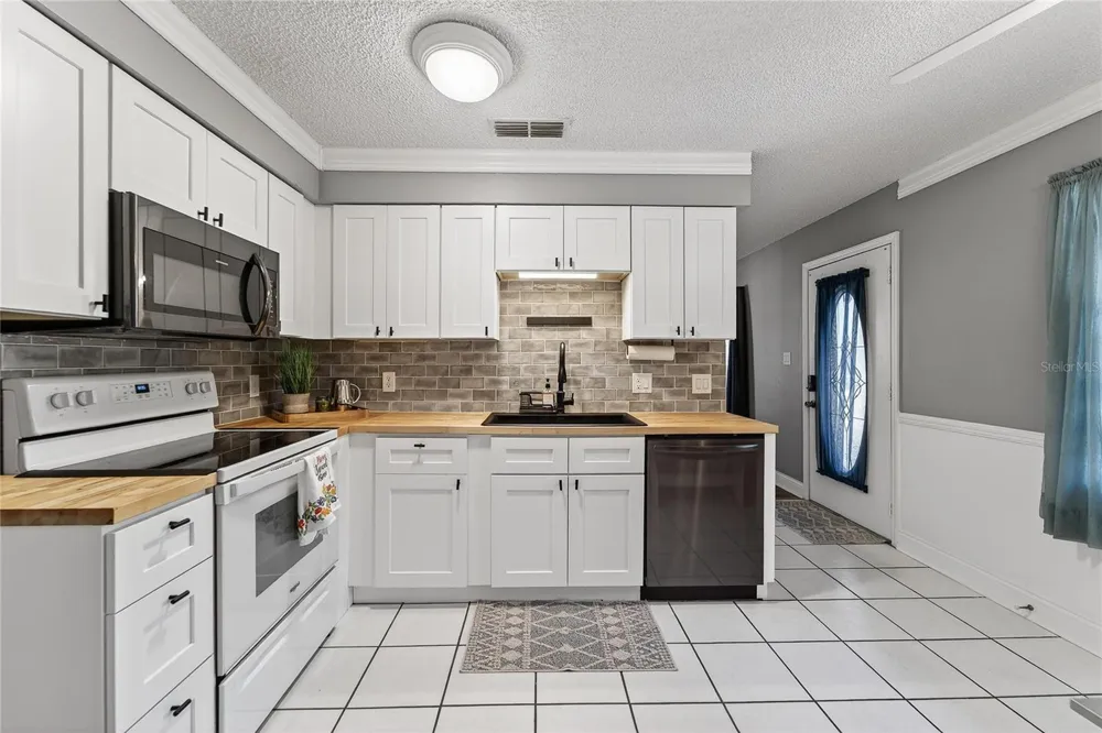 632 SWISS DRIVE Lakeland, FL 33810