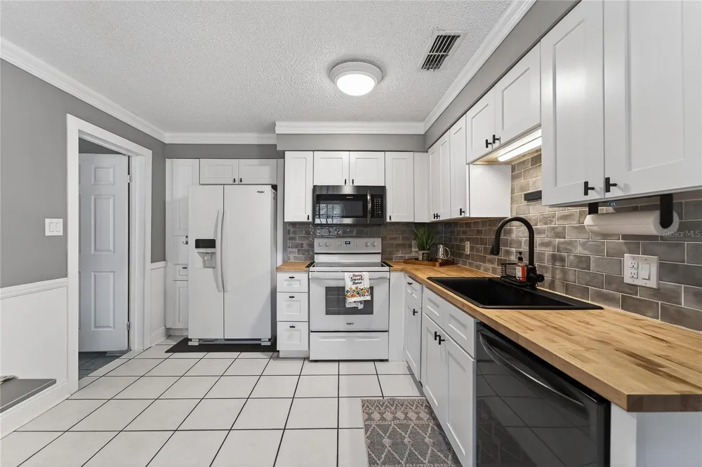 632 SWISS DRIVE Lakeland, FL 33810