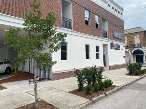 2004 HOWARD AVENUE #105
