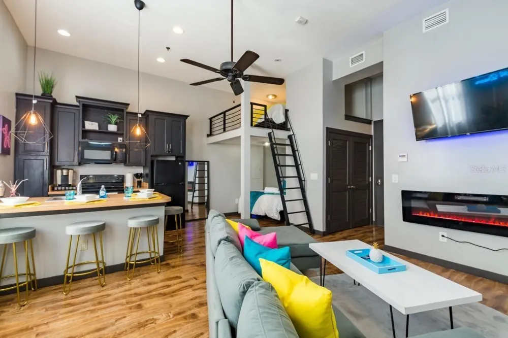 2004 HOWARD AVENUE #105 Tampa, FL 33607