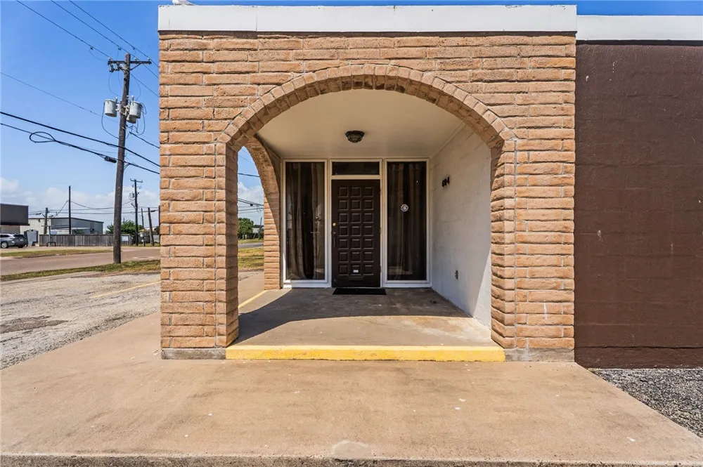 604 W Broadway Avenue Portland, TX 78374
