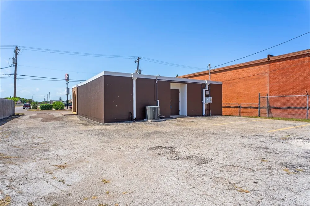 604 W Broadway Avenue Portland, TX 78374