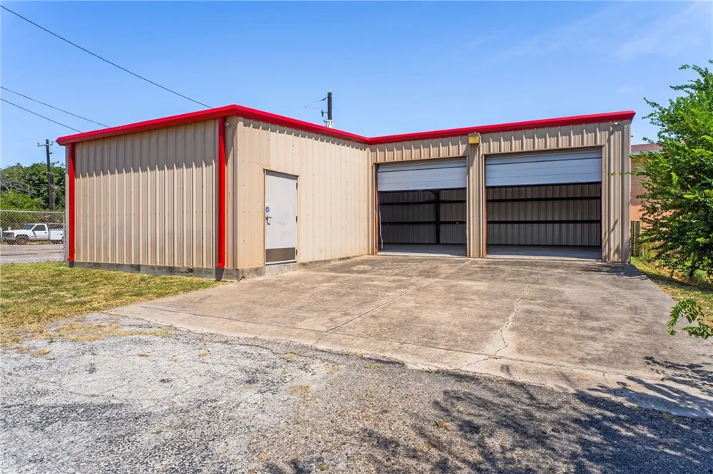 604 W Broadway Avenue Portland, TX 78374
