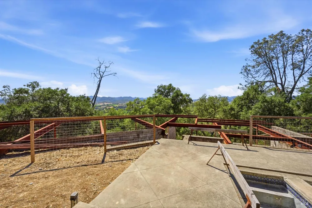 26801 Oak Knoll Terrace Cloverdale, CA 95425