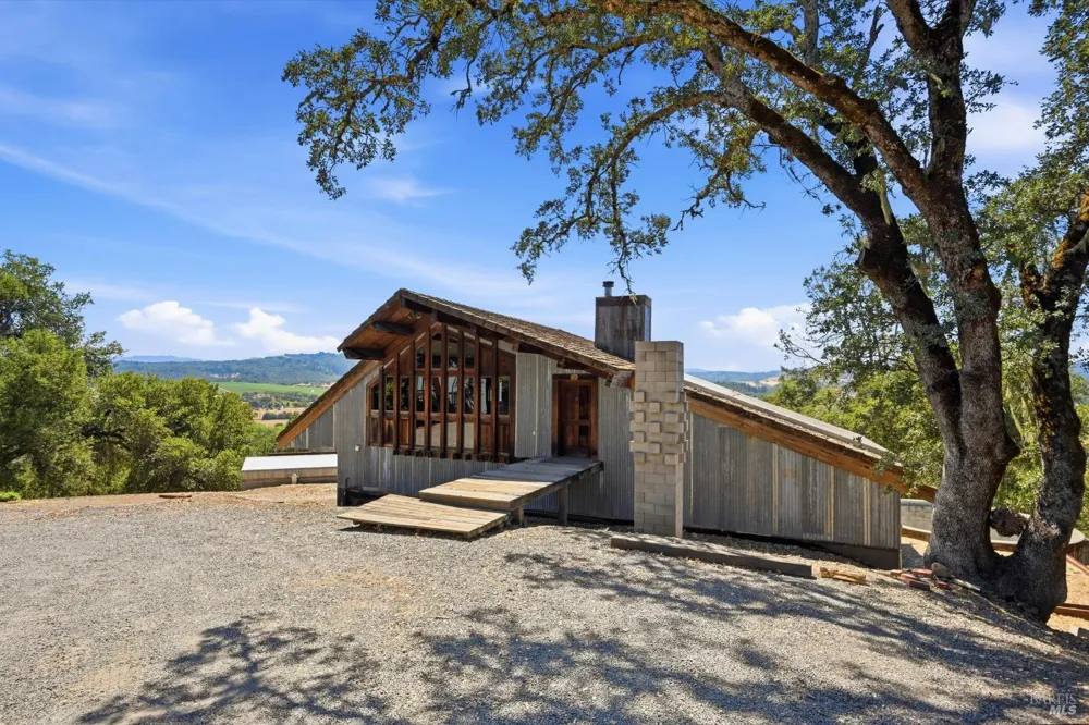 26801 Oak Knoll Terrace Cloverdale, CA 95425
