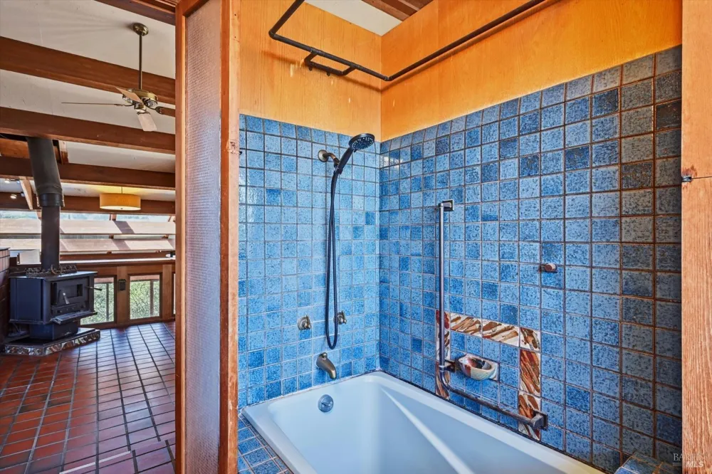 26801 Oak Knoll Terrace Cloverdale, CA 95425