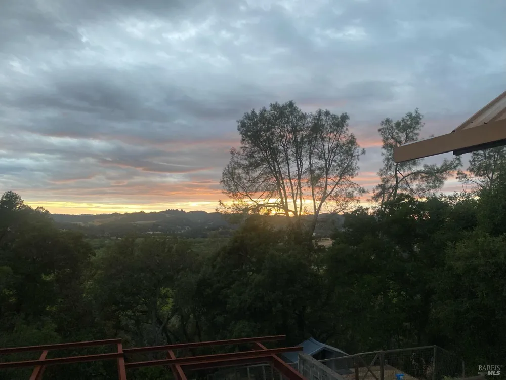 26801 Oak Knoll Terrace Cloverdale, CA 95425