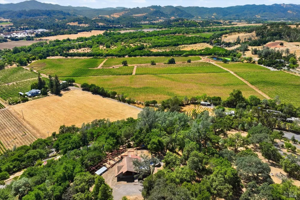 26801 Oak Knoll Terrace Cloverdale, CA 95425