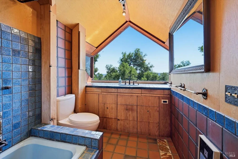 26801 Oak Knoll Terrace Cloverdale, CA 95425