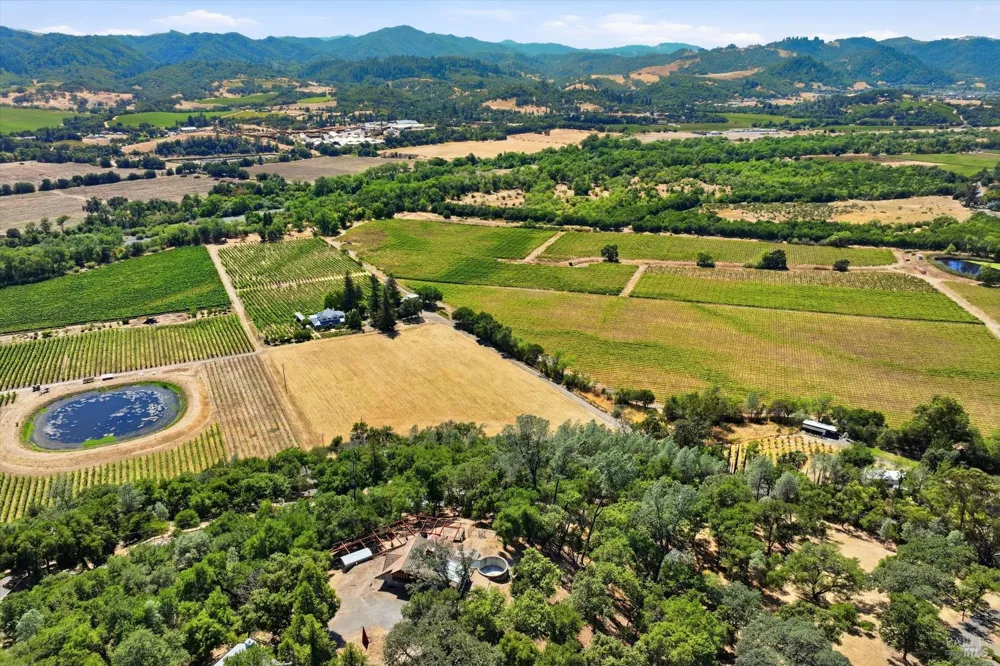 26801 Oak Knoll Terrace Cloverdale, CA 95425