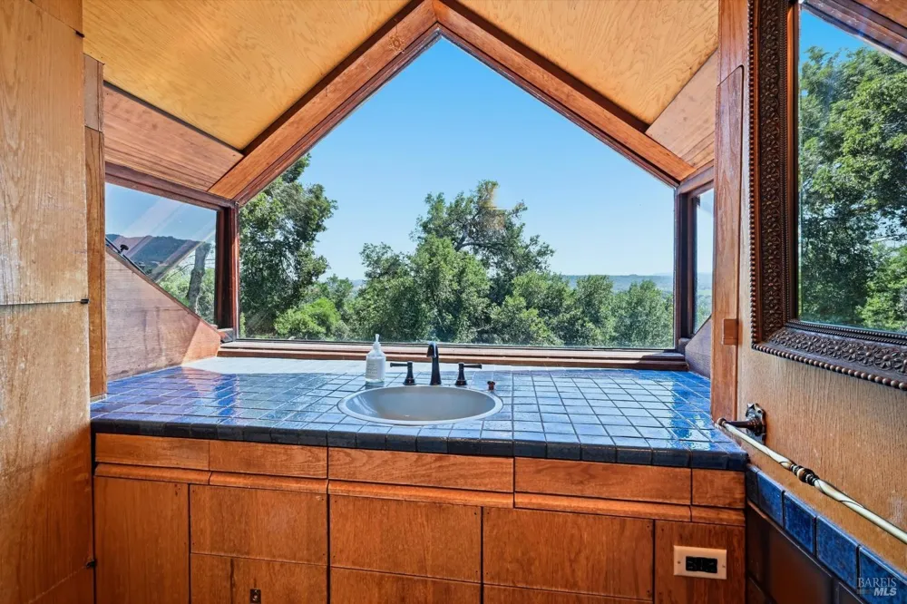 26801 Oak Knoll Terrace Cloverdale, CA 95425