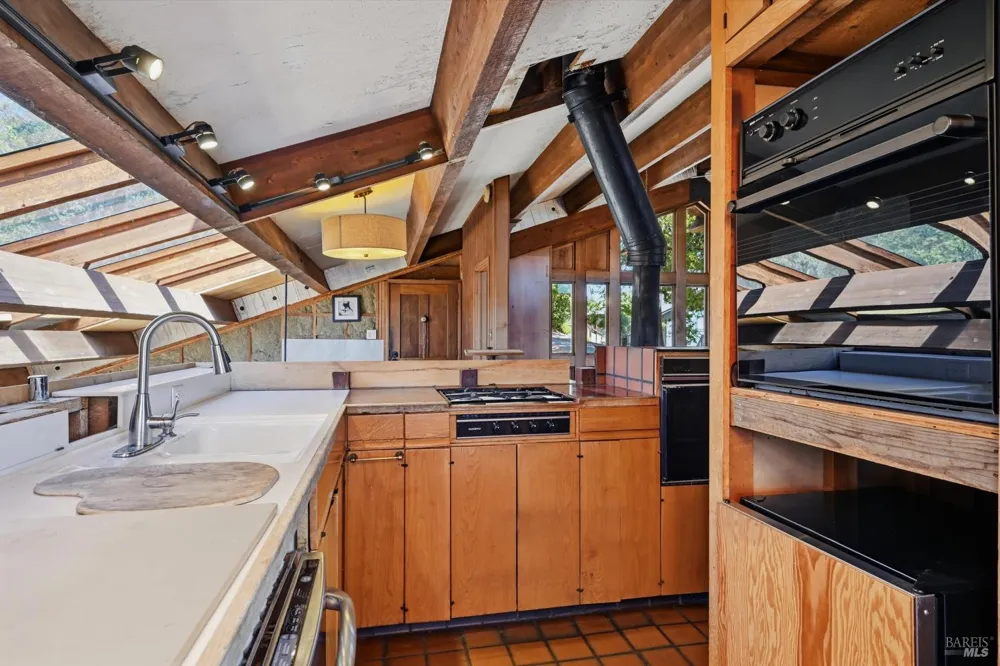26801 Oak Knoll Terrace Cloverdale, CA 95425