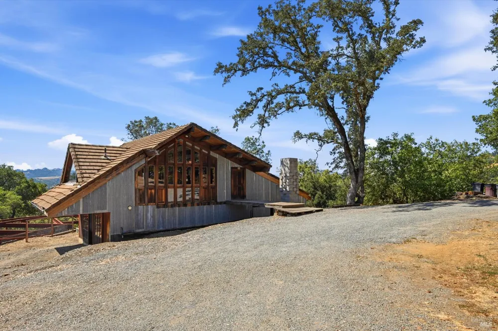 26801 Oak Knoll Terrace Cloverdale, CA 95425