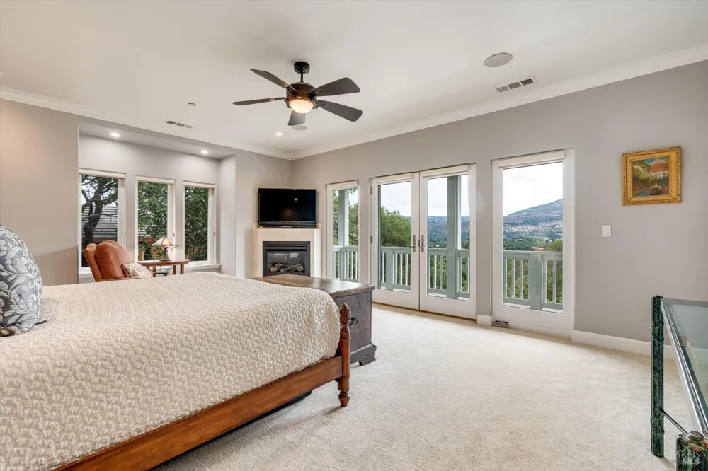 26 Old Coach Road Napa, CA 94558