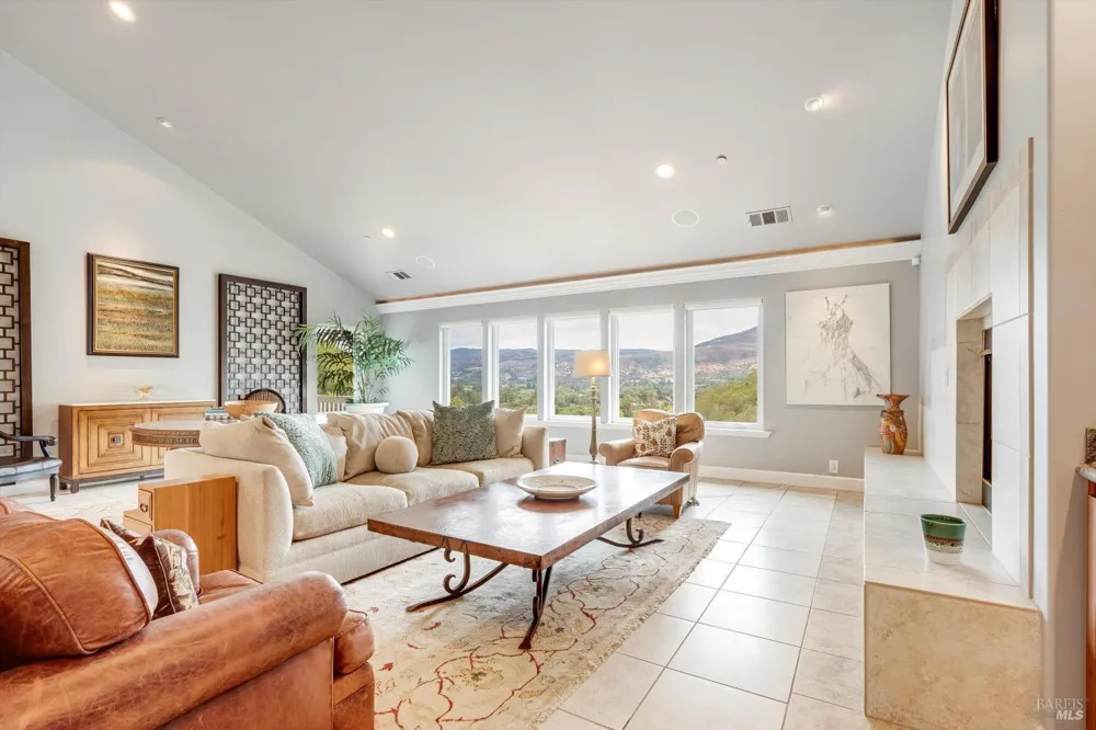 26 Old Coach Road Napa, CA 94558