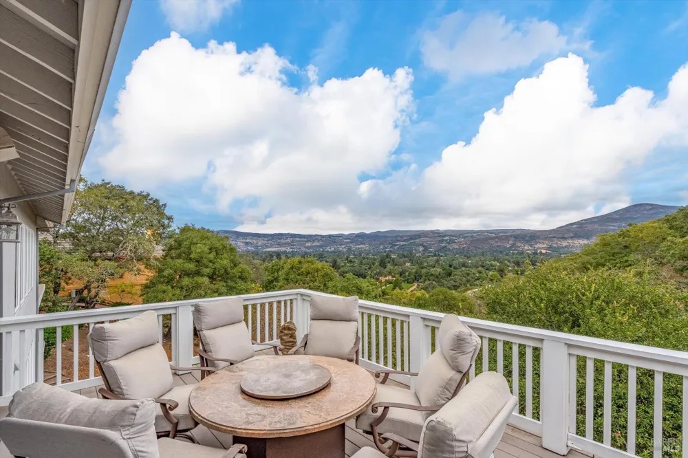 26 Old Coach Road Napa, CA 94558