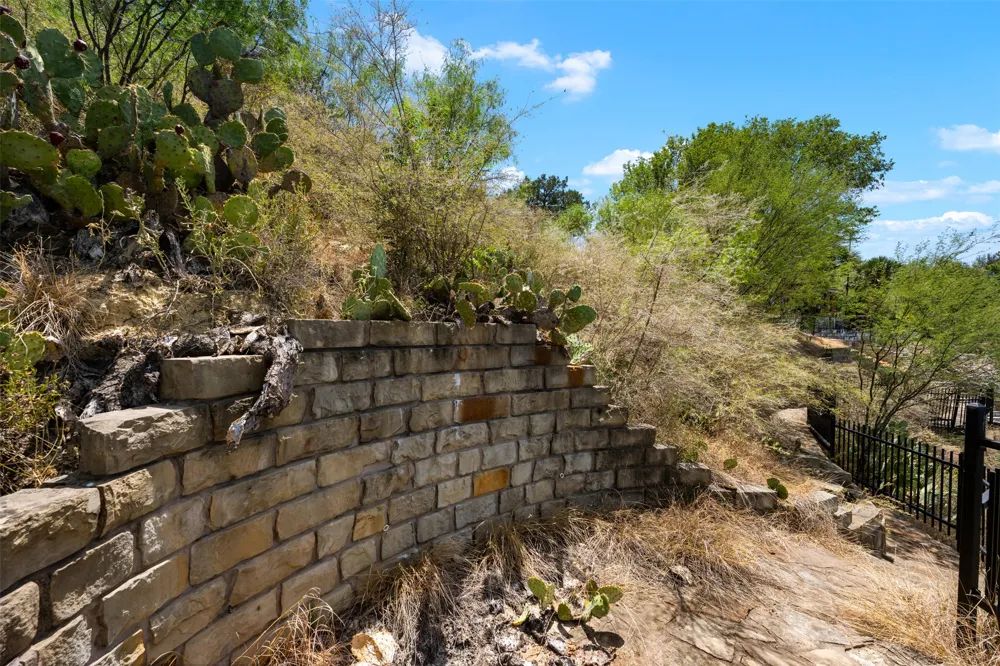 335 Harbor Drive Spicewood, TX 78669