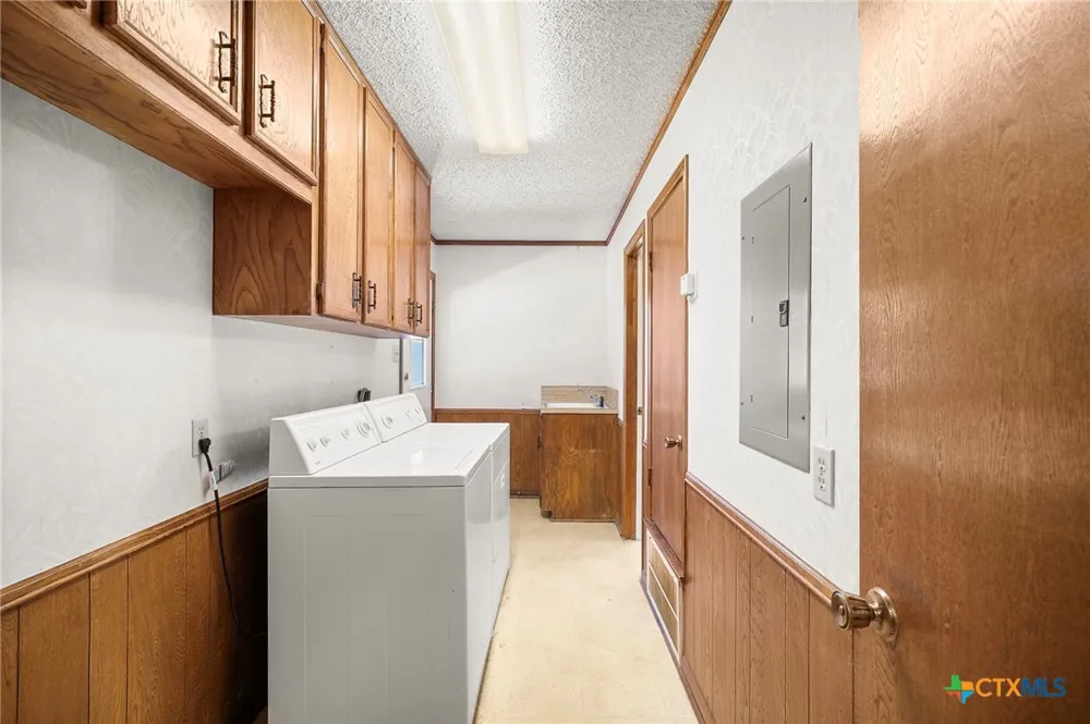 1769 County Road 4700 Kempner, TX 76539