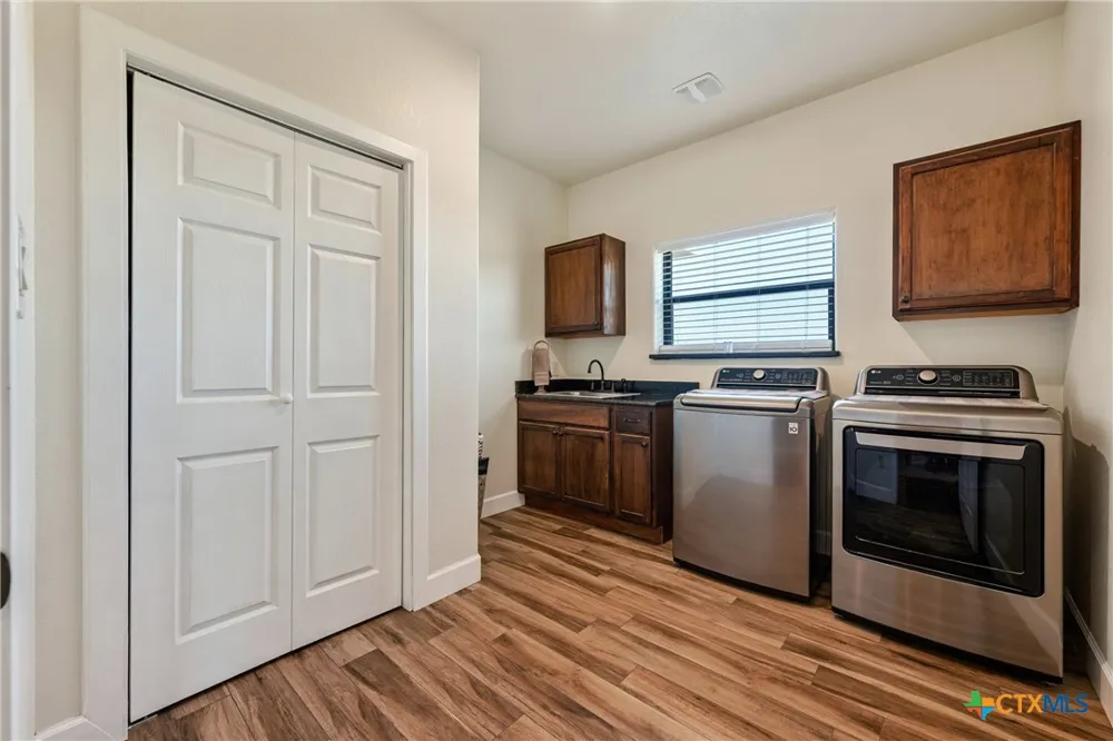 2103 CR 320 Granger, TX 76530