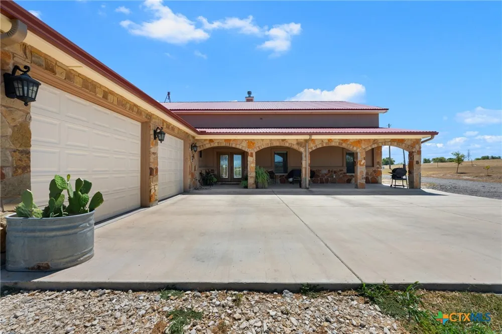 2103 CR 320 Granger, TX 76530