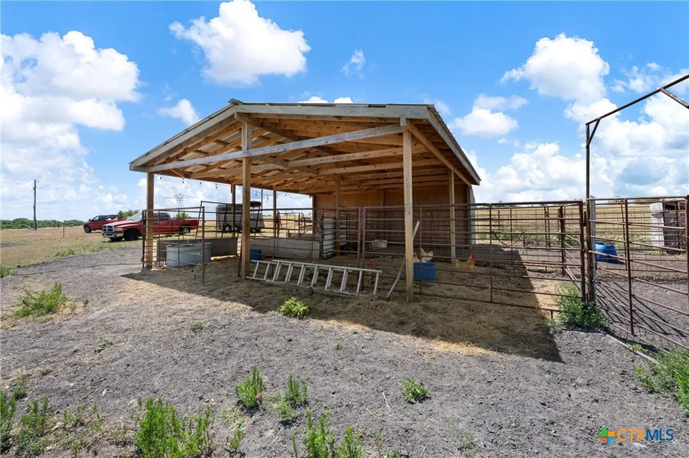 2103 CR 320 Granger, TX 76530