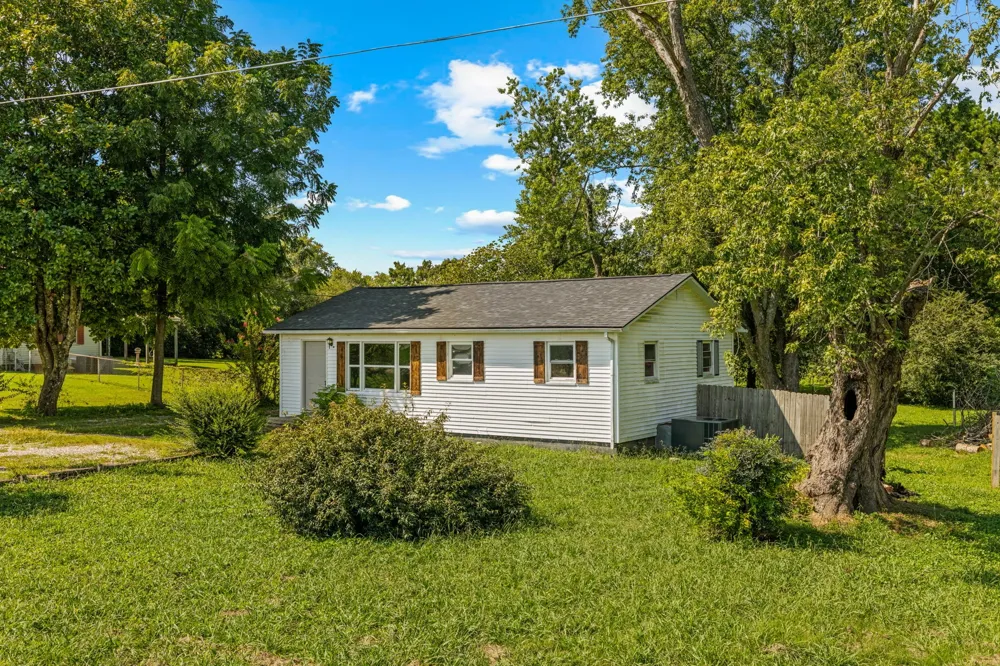 621 Dixon Branch Rd Loretto, TN 38469