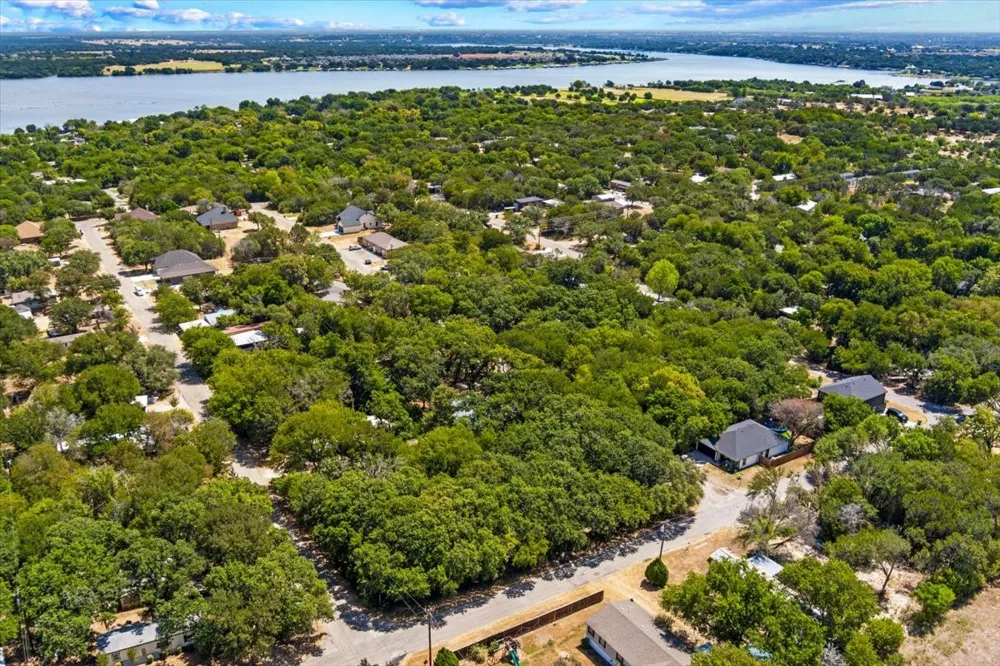 2817 Sycamore Court Granbury, TX 76048