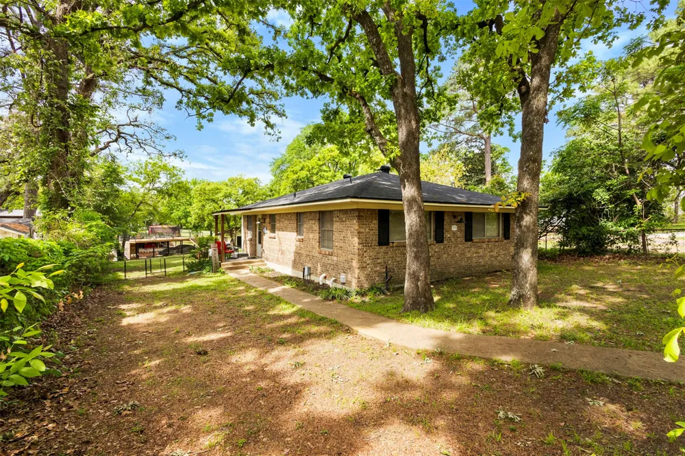 111 Island Park Drive Gun Barrel City, TX 75156
