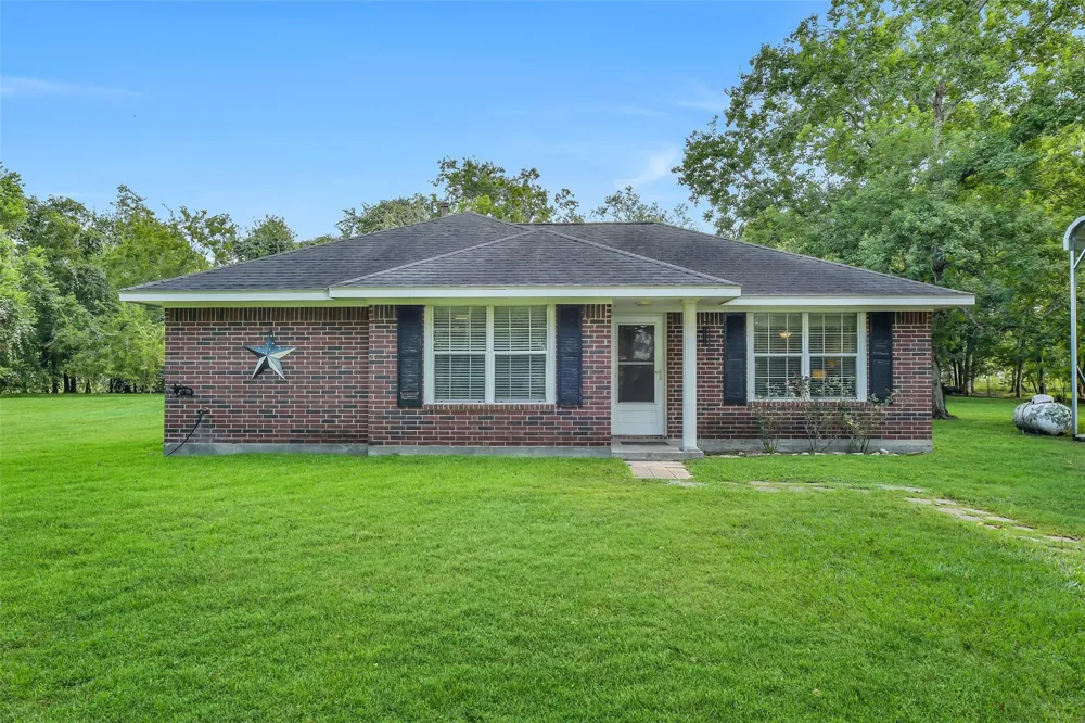 16523 County Road 191 Alvin, TX 77511