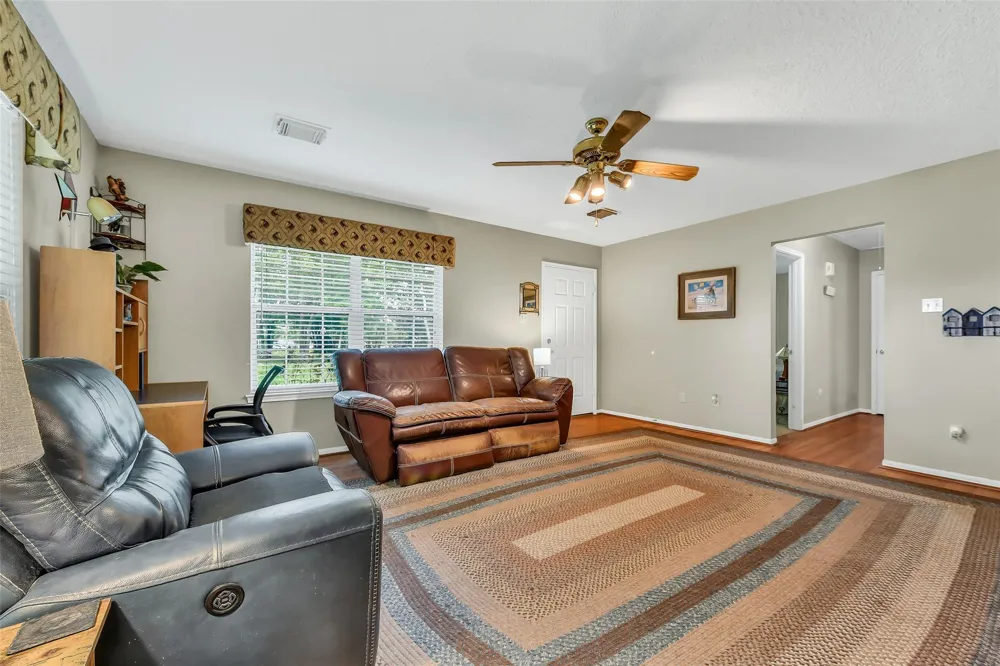 16523 County Road 191 Alvin, TX 77511