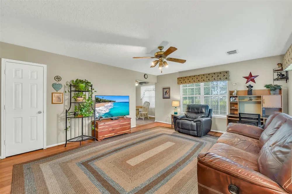 16523 County Road 191 Alvin, TX 77511