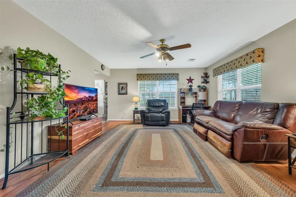 16523 County Road 191 Alvin, TX 77511