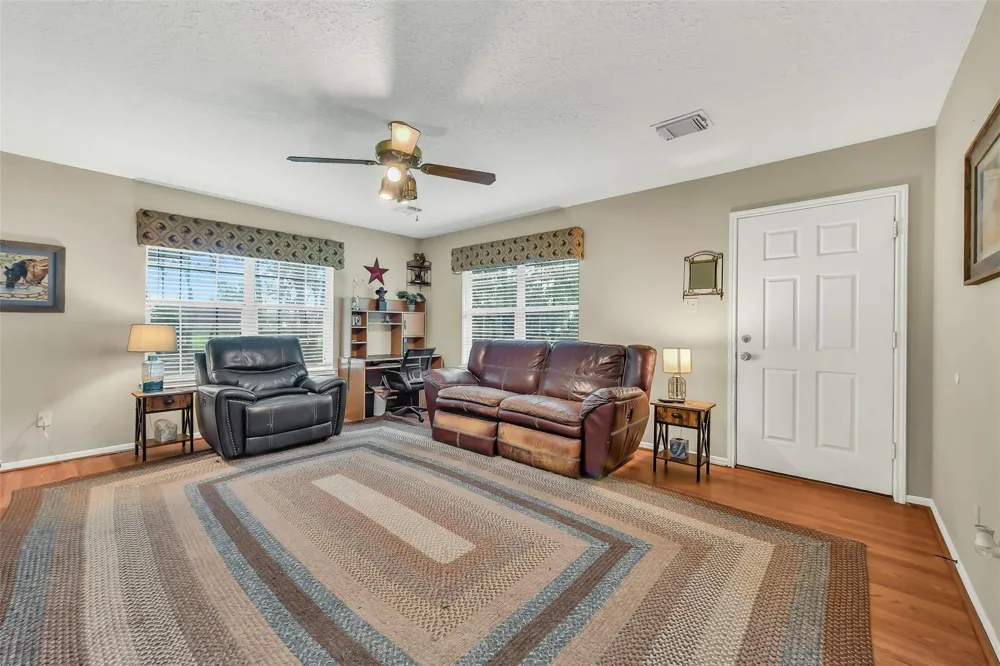 16523 County Road 191 Alvin, TX 77511