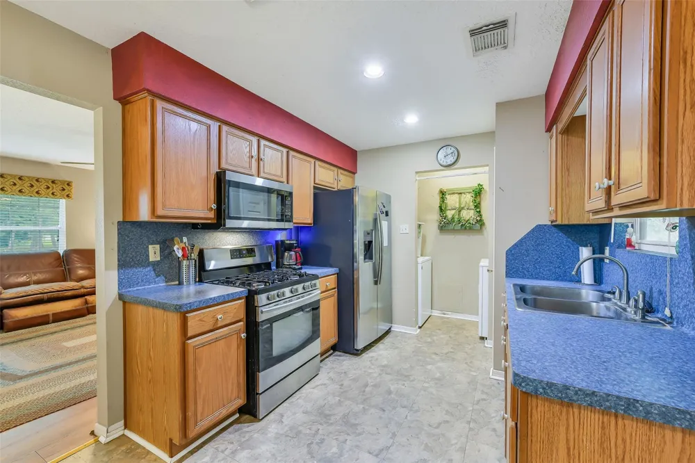 16523 County Road 191 Alvin, TX 77511