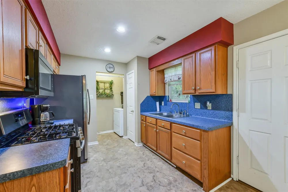 16523 County Road 191 Alvin, TX 77511