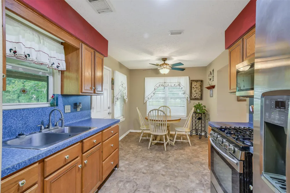 16523 County Road 191 Alvin, TX 77511