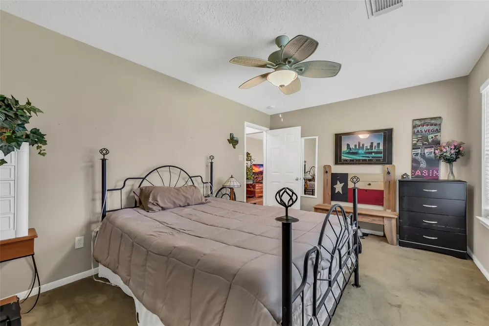 16523 County Road 191 Alvin, TX 77511
