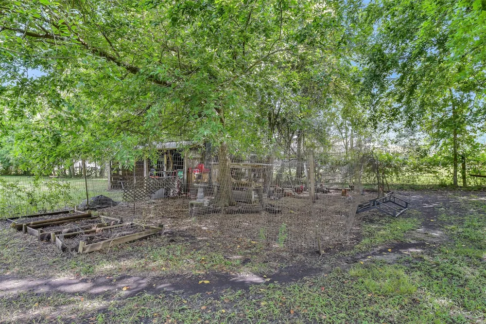 16523 County Road 191 Alvin, TX 77511