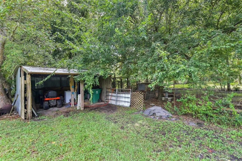 16523 County Road 191 Alvin, TX 77511