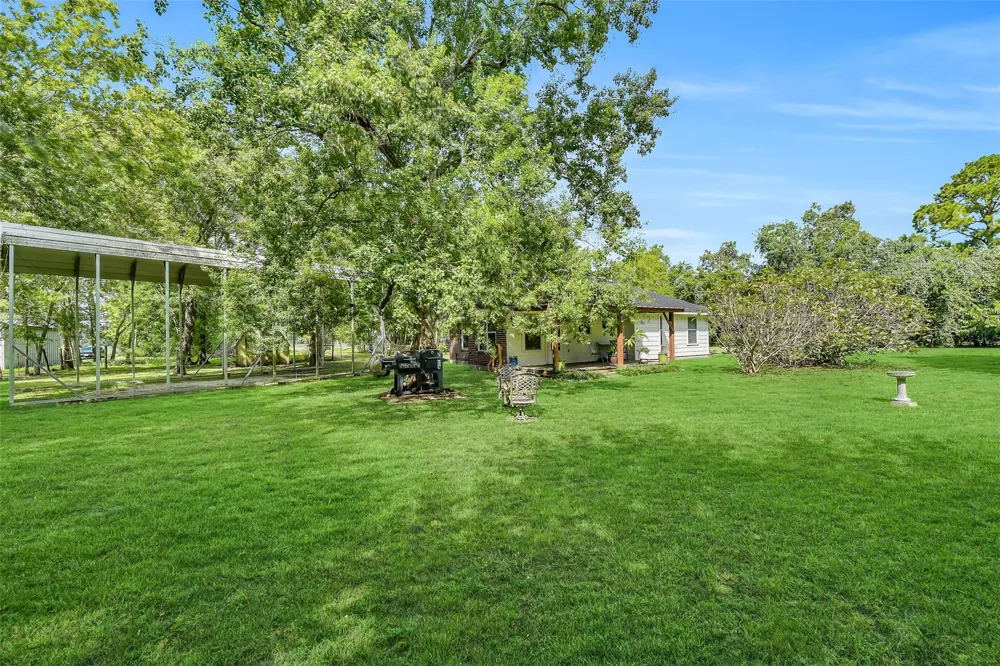 16523 County Road 191 Alvin, TX 77511