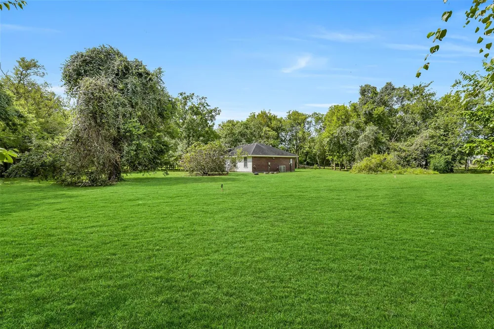 16523 County Road 191 Alvin, TX 77511