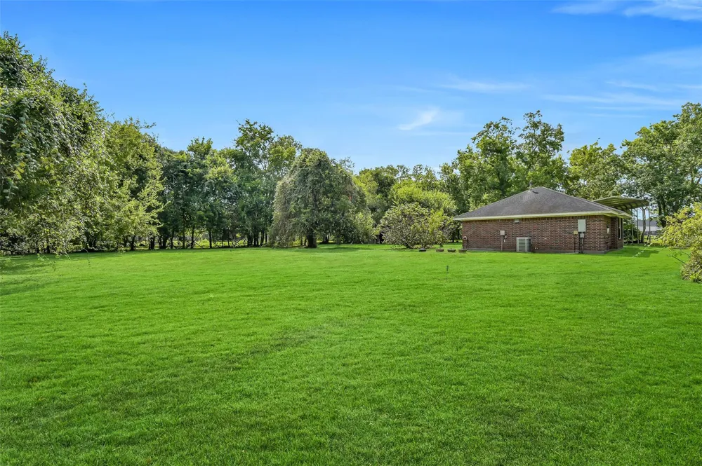 16523 County Road 191 Alvin, TX 77511