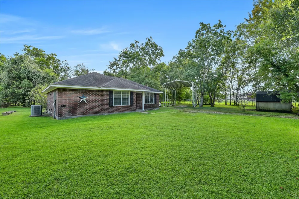 16523 County Road 191 Alvin, TX 77511
