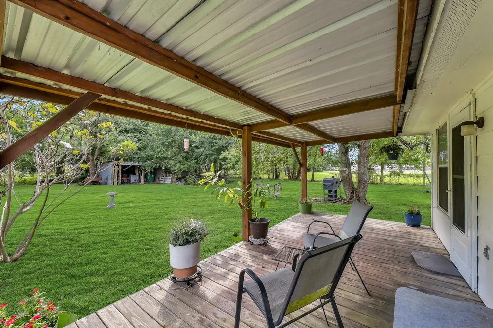 16523 County Road 191 Alvin, TX 77511