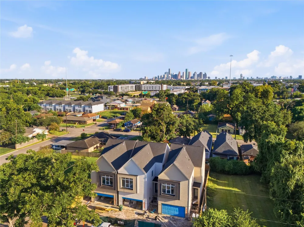 1422 E 33rd Street Houston, TX 77022