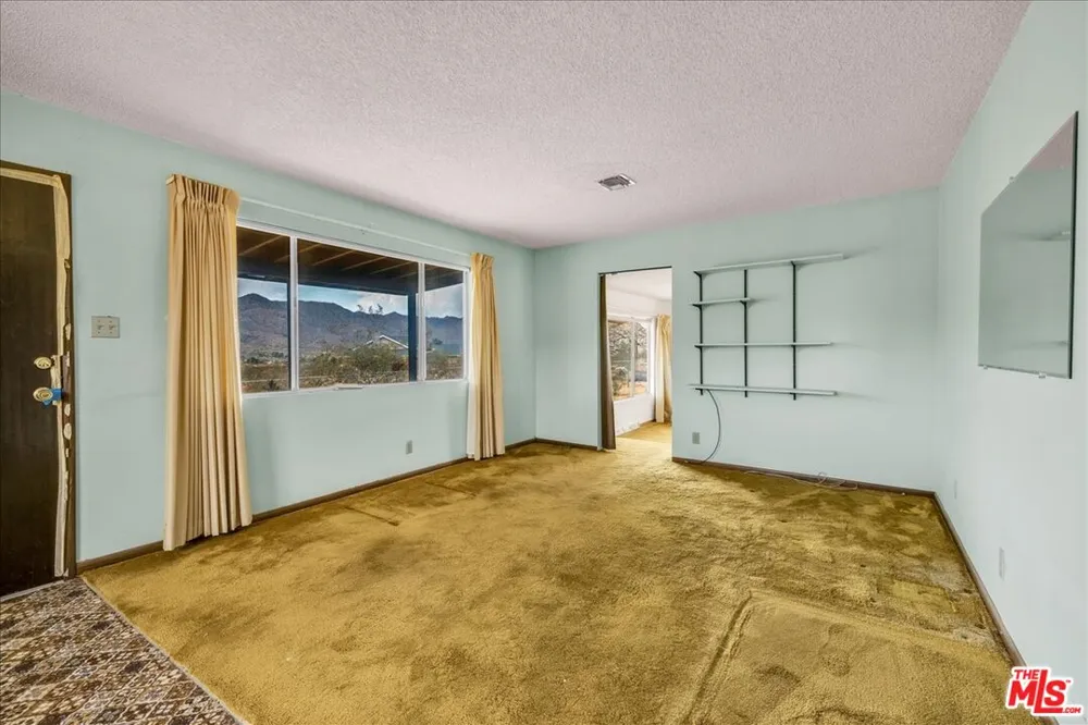 8686 Uphill Road Joshua Tree, CA 92252